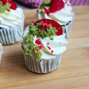 Mini mechový cupcake s malinovou náplní