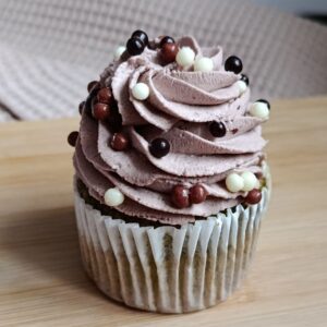 Čokoládový cupcake s karamelovou náplní